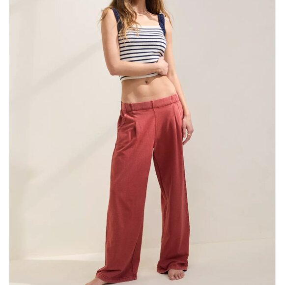 NWT Aerie Lightweight New Heights Fleece Trouser Summer Burgundy Size MP - Picture 1 of 10